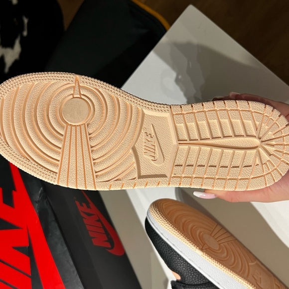 Jordan 1 Retro OG High - Picture 6 of 11